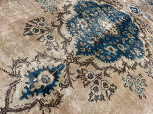 Carregar imagem no visualizador da galeria, Leo - Vintage Kirman Carpet
