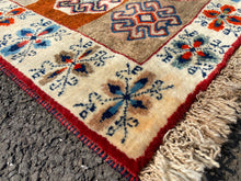 Charger l&#39;image dans la galerie, Ernie - New Tribal Qashqai Gabbeh Rug
