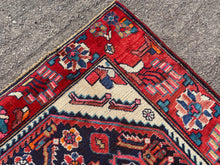 Lade das Bild in den Galerie-Viewer, Ascot - Vintage Karadja Rug
