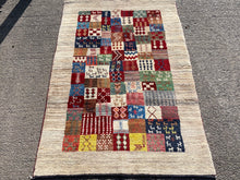 Lade das Bild in den Galerie-Viewer, Archie - New Abstract Gabbeh Rug
