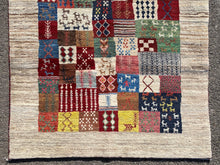 Carregar imagem no visualizador da galeria, Archie - New Abstract Gabbeh Rug
