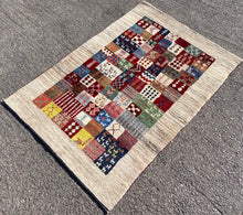 Lade das Bild in den Galerie-Viewer, Archie - New Abstract Gabbeh Rug
