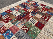 Carregar imagem no visualizador da galeria, Archie - New Abstract Gabbeh Rug
