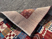 Carica l&#39;immagine nel visualizzatore di Gallery, Archie - New Abstract Gabbeh Rug
