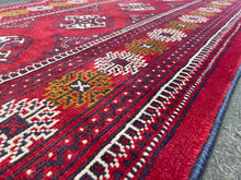 Charger l&#39;image dans la galerie, Jenna - Vintage Baluch Runner of Turkmen design
