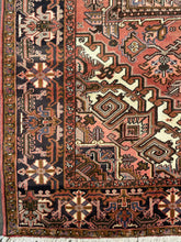 Lade das Bild in den Galerie-Viewer, Flavio - Vintage Heriz Carpet
