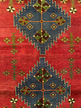 Lade das Bild in den Galerie-Viewer, Aurora - Vintage Caucasian Rug
