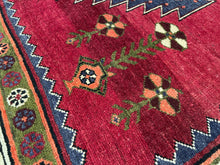 Lade das Bild in den Galerie-Viewer, Aurora - Vintage Caucasian Rug
