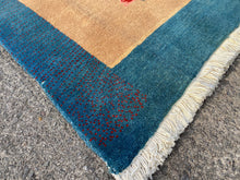 Carregar imagem no visualizador da galeria, Amberly - New Moshiri Rug
