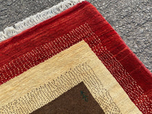 Cargar imagen en el visor de la galería, Annabel - Contemporary Qashqai Gabbeh Rug
