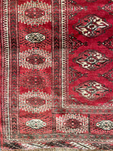 Lade das Bild in den Galerie-Viewer, Kara - Vintage Turkmen Tekke Rug
