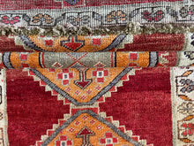 Charger l&#39;image dans la galerie, Karolina - Vintage Caucasian Karabakh Runner
