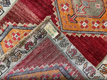 Charger l&#39;image dans la galerie, Karolina - Vintage Caucasian Karabakh Runner
