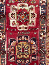 Charger l&#39;image dans la galerie, Kayla - Vintage Caucasian Heriz Runner
