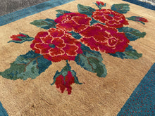 Lade das Bild in den Galerie-Viewer, Brooklyn- New Moshiri Floral Rose Bouquet Rug
