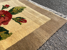 Carica l&#39;immagine nel visualizzatore di Gallery, Elizabeth - New Moshiri Rose Bouquet Persian Rug
