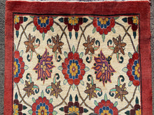 Lade das Bild in den Galerie-Viewer, Eliza - New Persian Large Flower head Rug
