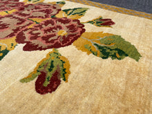 Lade das Bild in den Galerie-Viewer, Beverley - New Gol Farang Floral Rug
