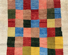 Cargar imagen en el visor de la galería, Eddie - New Abstract Chequered Persian Gabbeh Rug
