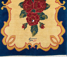 Lade das Bild in den Galerie-Viewer, Edina - New Moshiri Rose Bouquet Persian Rug
