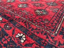 Lade das Bild in den Galerie-Viewer, Grace - Vintage Baluchi Rug
