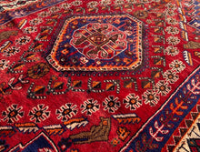 Lade das Bild in den Galerie-Viewer, Devon - Vintage Qashqai Rug
