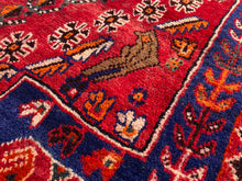 Lade das Bild in den Galerie-Viewer, Devon - Vintage Qashqai Rug
