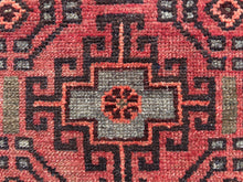 Lade das Bild in den Galerie-Viewer, Chad - Vintage Baluchi Rug
