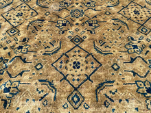 Загрузить изображение в средство просмотра галереи, Haden - Vintage Persian Farahan Carpet
