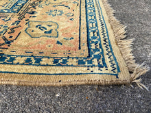 Cargar imagen en el visor de la galería, Haden - Vintage Persian Farahan Carpet
