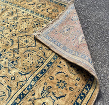 Carregar imagem no visualizador da galeria, Haden - Vintage Persian Farahan Carpet
