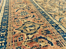 Carica l&#39;immagine nel visualizzatore di Gallery, Haden - Vintage Persian Farahan Carpet
