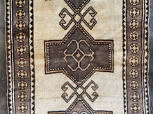 Carregar imagem no visualizador da galeria, Debbie - Vintage Tribal Qashqai Lori Persian Runner
