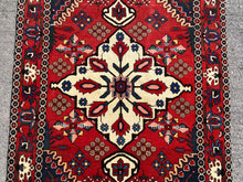 Lade das Bild in den Galerie-Viewer, Florence - Vintage Malayer Rug
