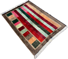 Carregar imagem no visualizador da galeria, Elmira - New Moshiri Stripe Rug
