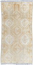 Lade das Bild in den Galerie-Viewer, Elissa - New Caucasian Kazak Rug
