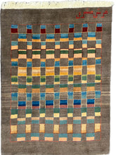 Lade das Bild in den Galerie-Viewer, Elgin - New Modern Persian Rug
