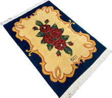 Carregar imagem no visualizador da galeria, Edina - New Moshiri Rose Bouquet Persian Rug
