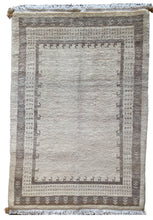 Lade das Bild in den Galerie-Viewer, Arthur - New Qashqai  Gabbeh Rug
